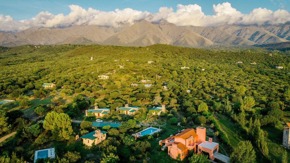 Complejo Las Calandrias Panoramica con Montañas